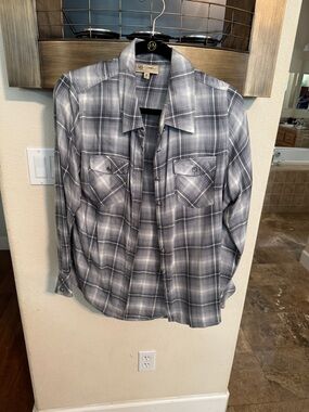 DG2 by Diane Gilman Gray Plaid Button-Down Shirt